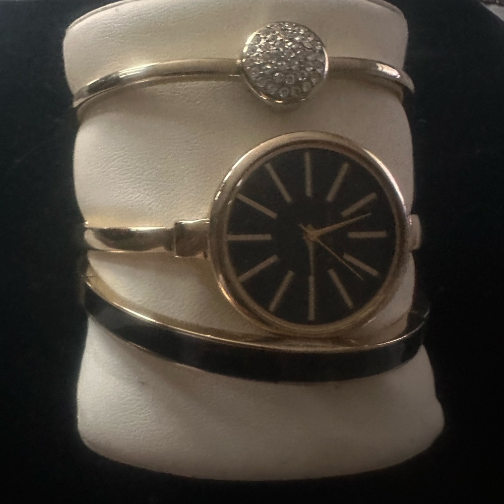Elegant Gold and Black Women's Watch Set